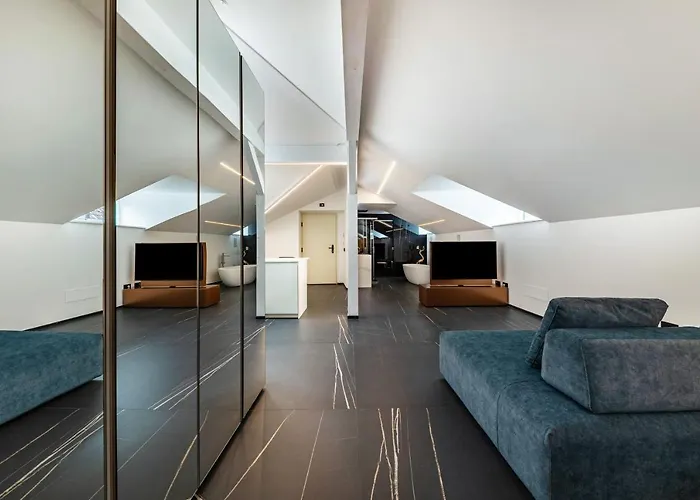 App 304 Palazzo Cavour *